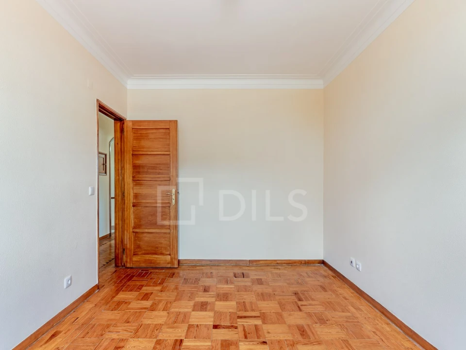Moradia T8 para Venda em Carcavelos e Parede Foto 36