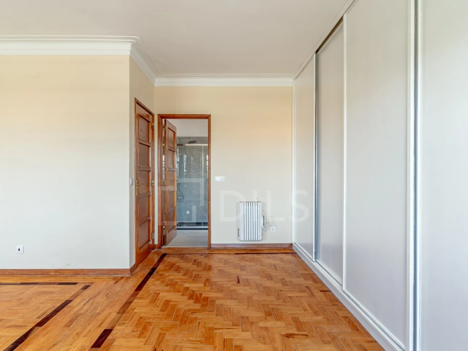 Moradia T8 para Venda em Carcavelos e Parede Foto 41