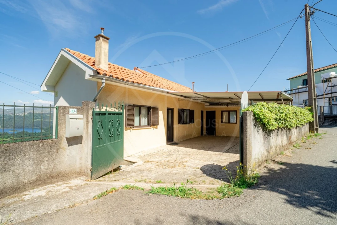 Moradia T3 para Venda em Santa Marinha Foto 1