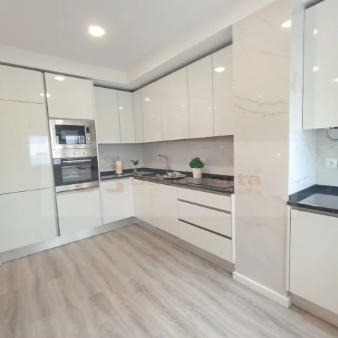 Apartamento T3 para Venda em Benfica