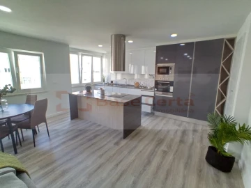 Apartamento T3 para Venda em Benfica