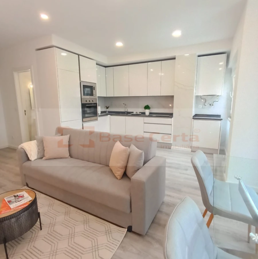 Apartamento T3 para Venda em Benfica Foto 2