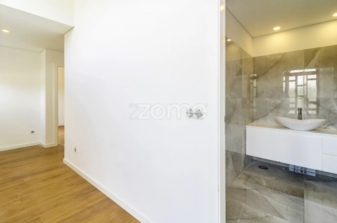 Apartamento T3 para Venda em Vila de Cucujães Foto 2
