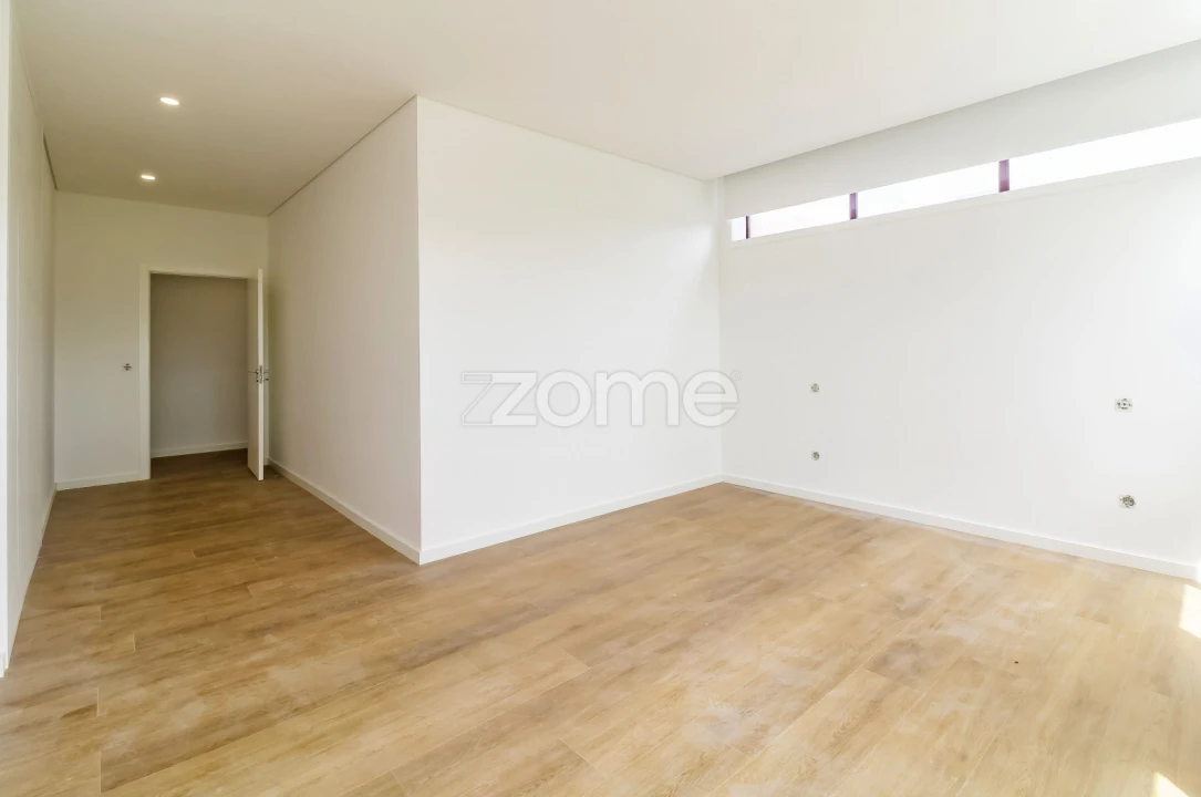 Apartamento T3 para Venda em Vila de Cucujães Foto 15