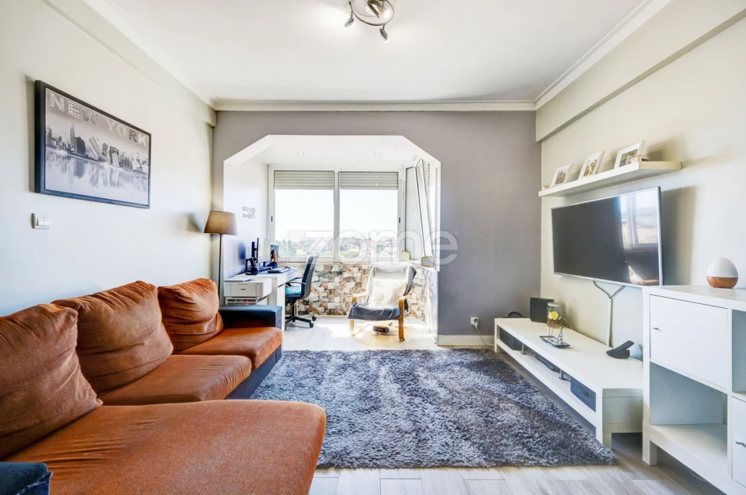Apartamento T2 para Venda em Queluz e Belas Foto 1