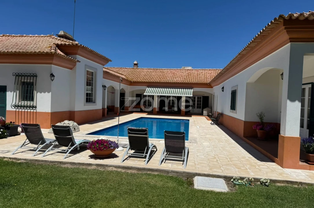 Moradia T6 para Venda em Moita Foto 3