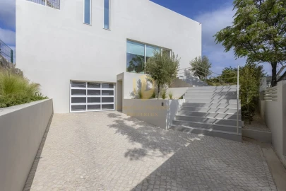 Moradia T3 para Venda em Santa Barbara de Nexe