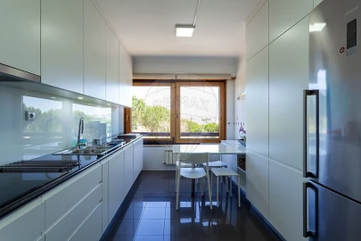 Apartamento T2 para Venda em Oeiras e São Julião da Barra, Paço de Arcos e Caxias