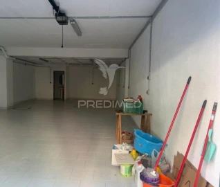 Armazém para Venda em Massamá e Monte Abraão