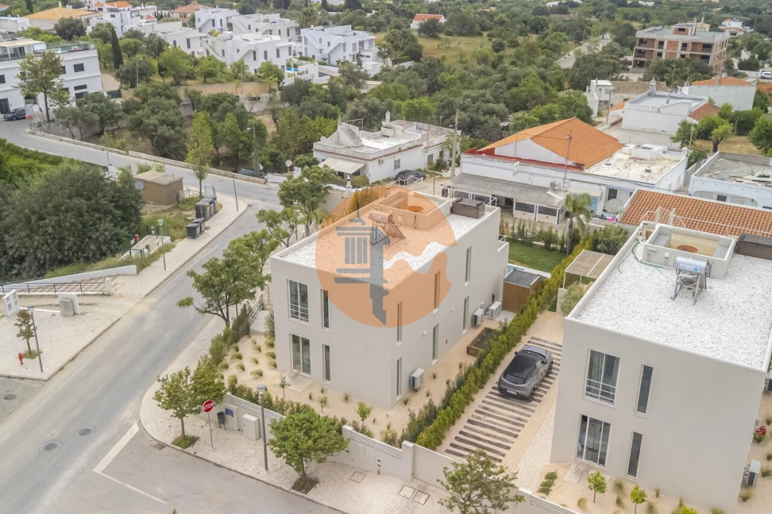 Moradia T3 para Venda em Santa Barbara de Nexe Foto 62