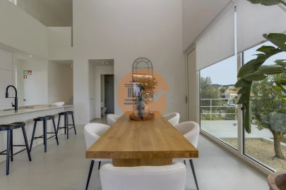 Moradia T3 para Venda em Santa Barbara de Nexe