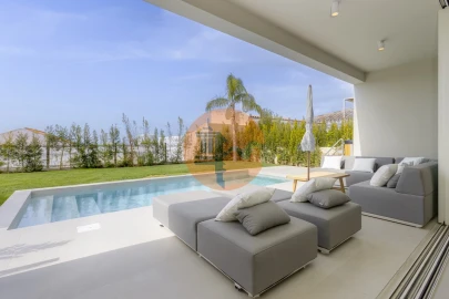 Moradia T3 para Venda em Santa Barbara de Nexe