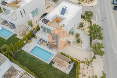 Moradia T3 para Venda em Santa Barbara de Nexe