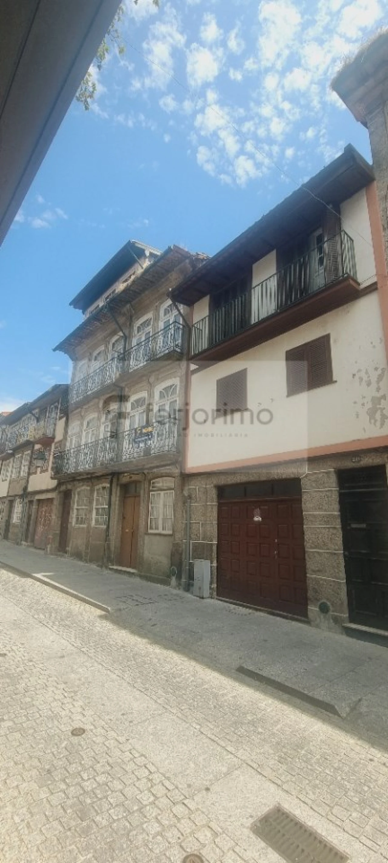 Prédio para Venda em Oliveira, São Paio e São Sebastião Foto 1