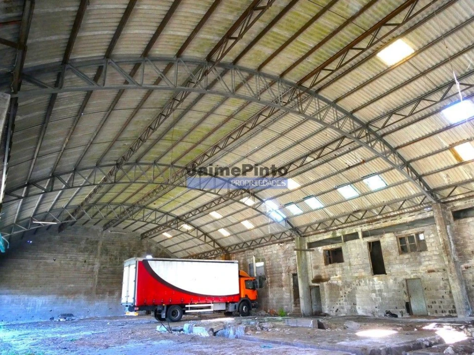 Armazém para Venda em Navió e Vitorino dos Piães Foto 1