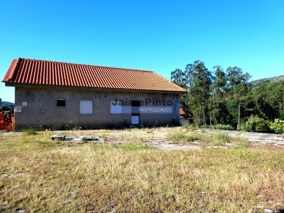 Armazém para Venda em Navió e Vitorino dos Piães Foto 3