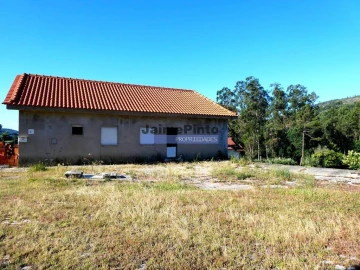 Armazém para Venda em Navió e Vitorino dos Piães