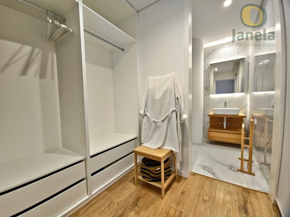 Apartamento T4 para Venda em Olhão Foto 14