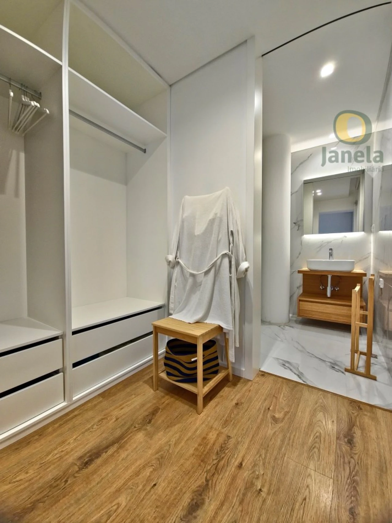 Apartamento T4 para Venda em Olhão Foto 15