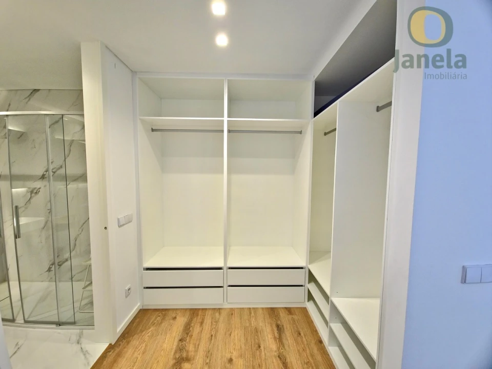 Apartamento T4 para Venda em Olhão Foto 29