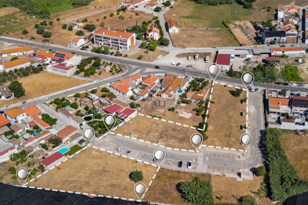 Terreno para Venda em Sarilhos Grandes Foto 1