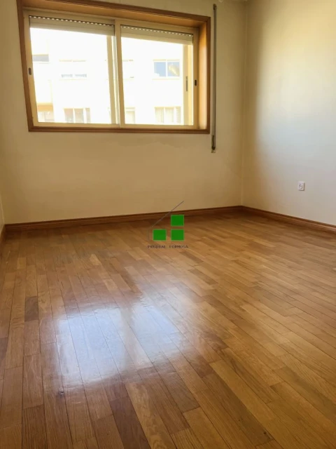 Apartamento T3 para Venda em Cedofeita, Santo Ildefonso, Sé, Miragaia, São Nicolau e Vitória