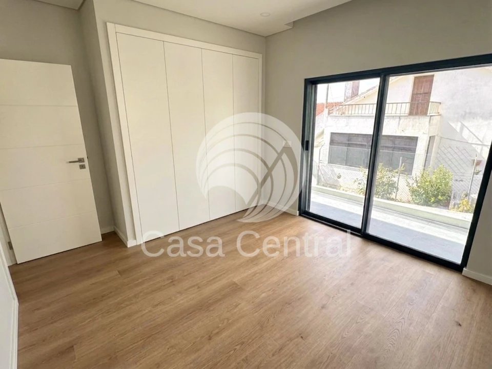 Moradia T3 para Venda em São Domingos de Rana Foto 33