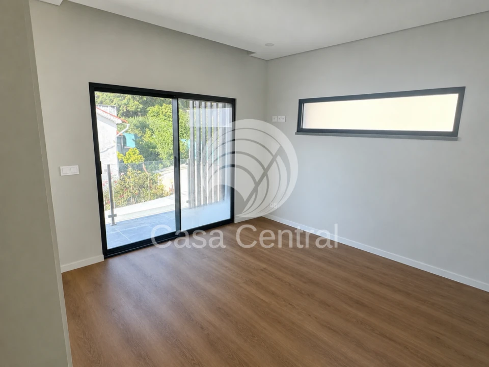 Moradia T3 para Venda em São Domingos de Rana Foto 32