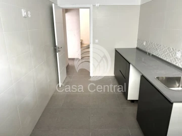 Moradia T3 para Venda em São Domingos de Rana