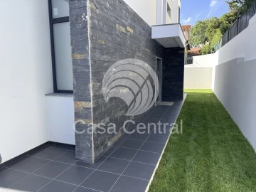 Moradia T3 para Venda em São Domingos de Rana