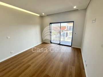 Moradia T3 para Venda em São Domingos de Rana