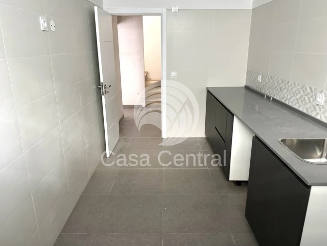 Moradia T3 para Venda em São Domingos de Rana Foto 35