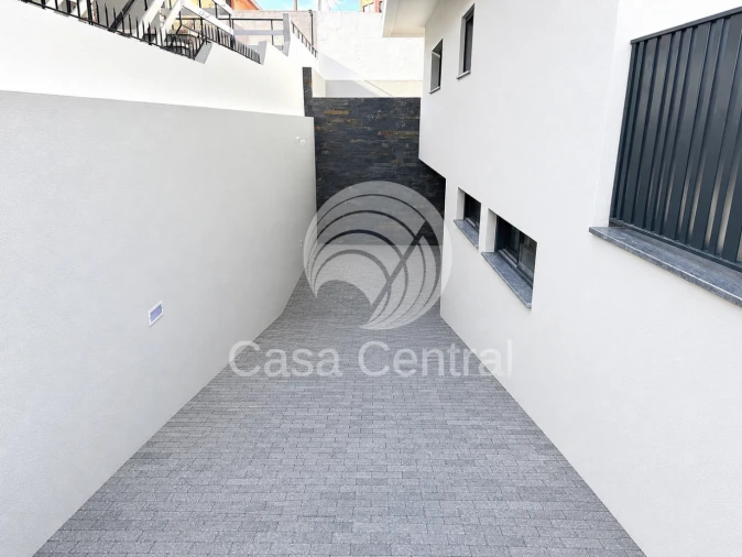 Moradia T3 para Venda em São Domingos de Rana Foto 39