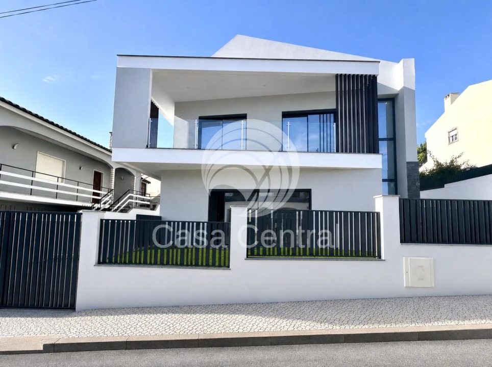 Moradia T3 para Venda em São Domingos de Rana Foto 1