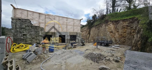 Moradia T3 para Venda em Golães