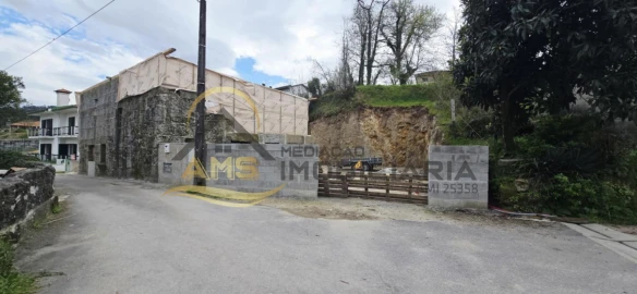 Moradia T3 para Venda em Golães