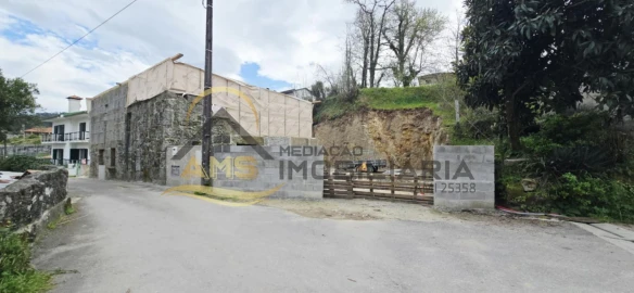 Moradia T3 para Venda em Golães