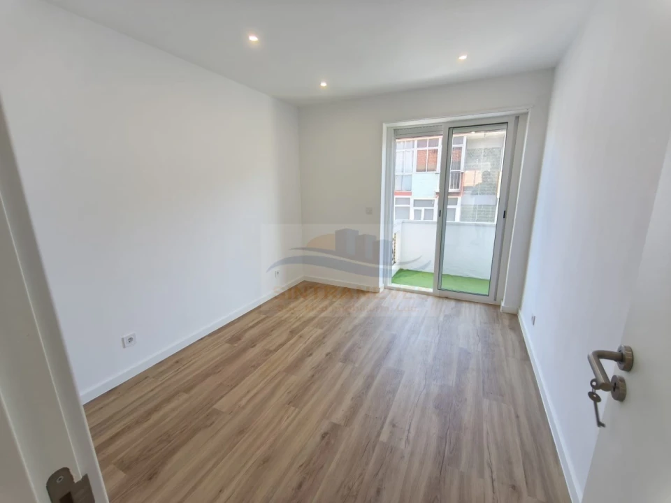 Apartamento T3 para Venda em Cacém e São Marcos Foto 2