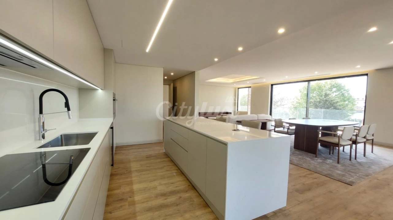 Apartamento T4 para Venda em Carcavelos e Parede Foto 12
