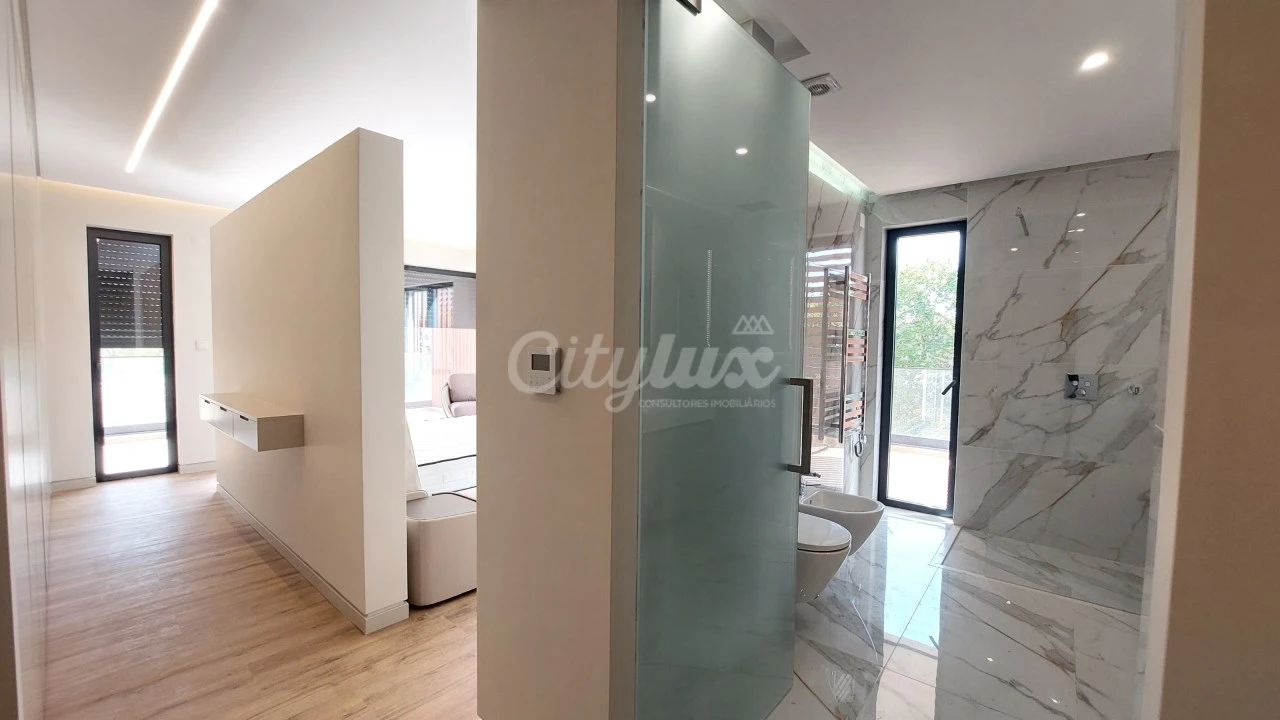 Apartamento T4 para Venda em Carcavelos e Parede Foto 15