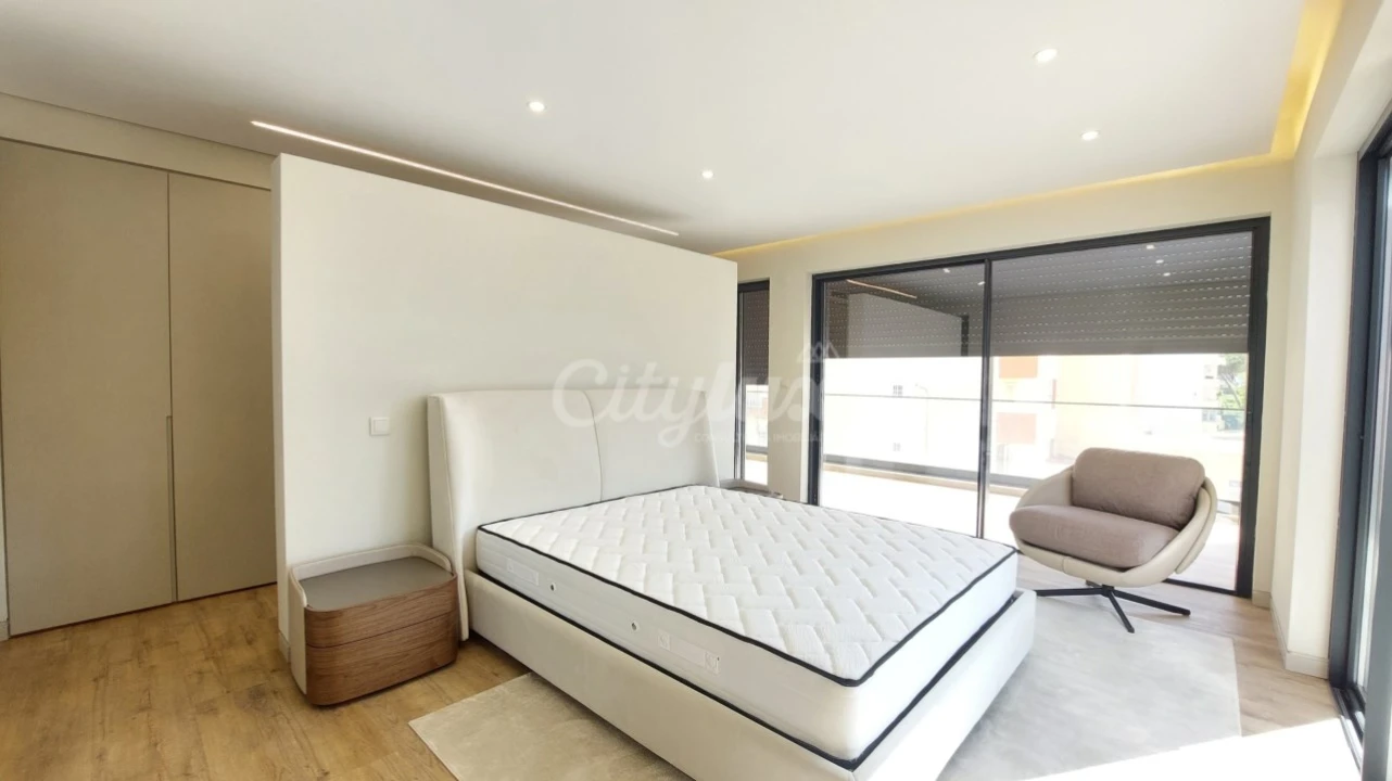 Apartamento T4 para Venda em Carcavelos e Parede Foto 16