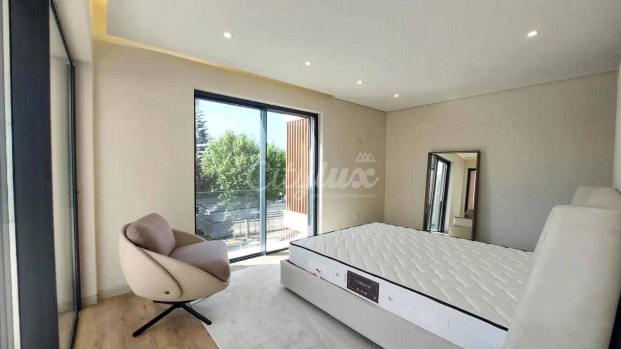 Apartamento T4 para Venda em Carcavelos e Parede Foto 17
