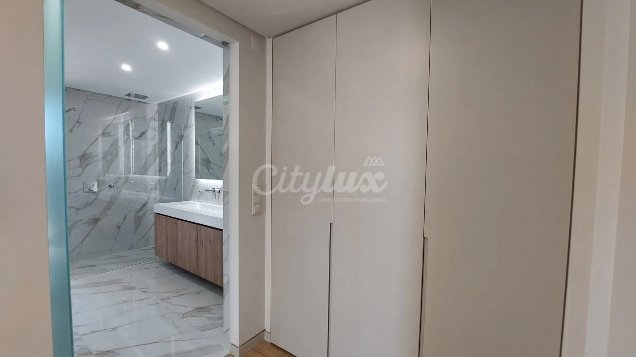 Apartamento T4 para Venda em Carcavelos e Parede Foto 21