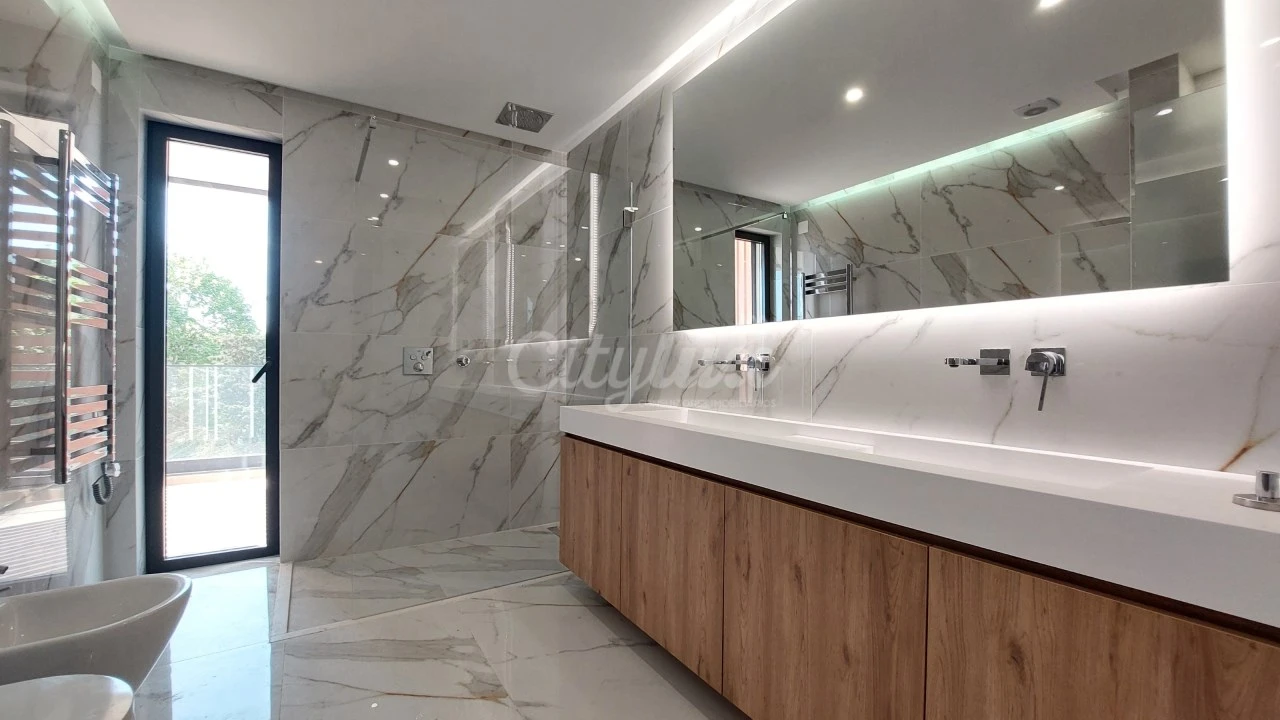 Apartamento T4 para Venda em Carcavelos e Parede Foto 22