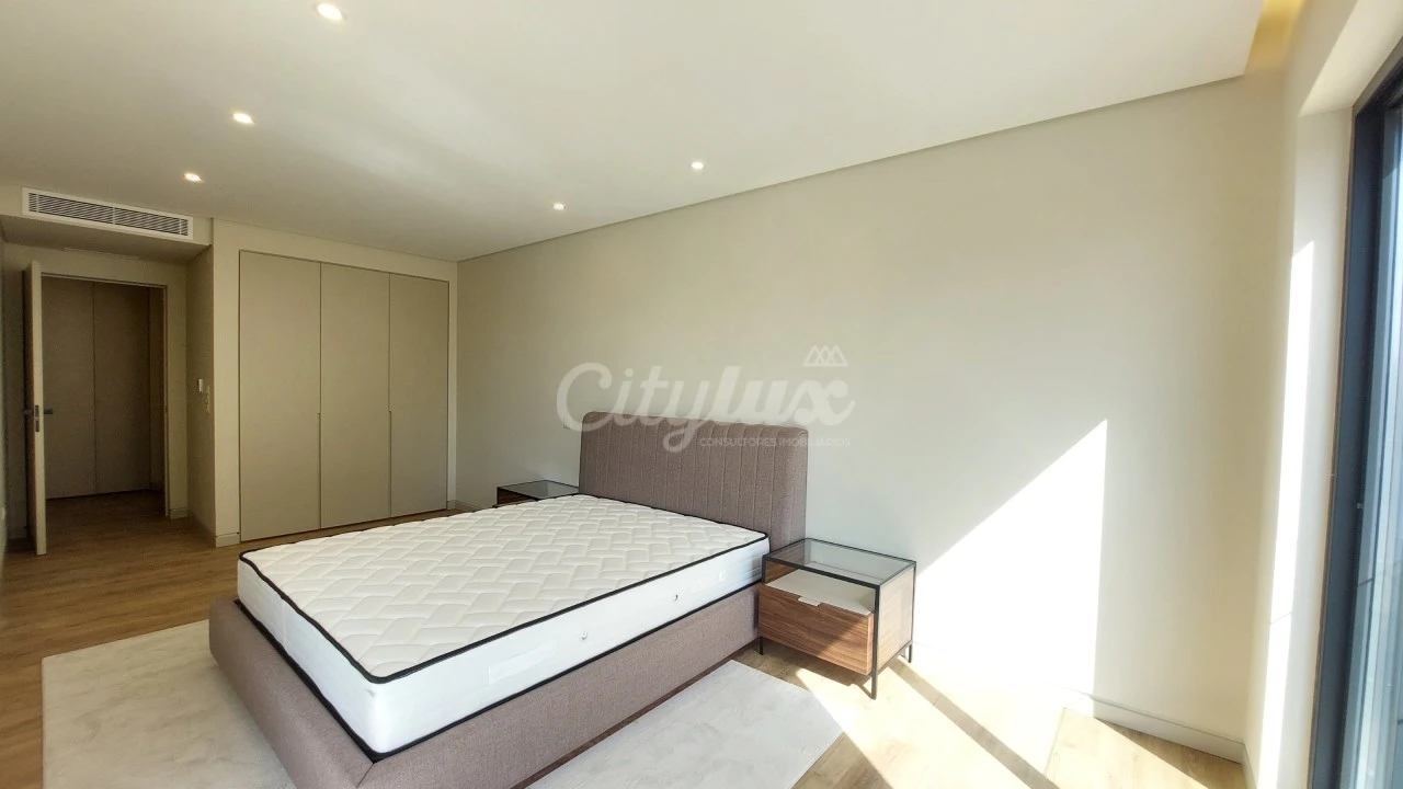 Apartamento T4 para Venda em Carcavelos e Parede Foto 25