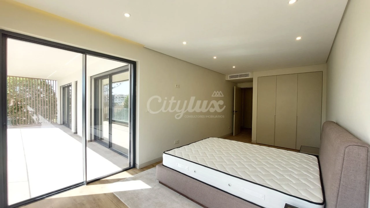 Apartamento T4 para Venda em Carcavelos e Parede Foto 26