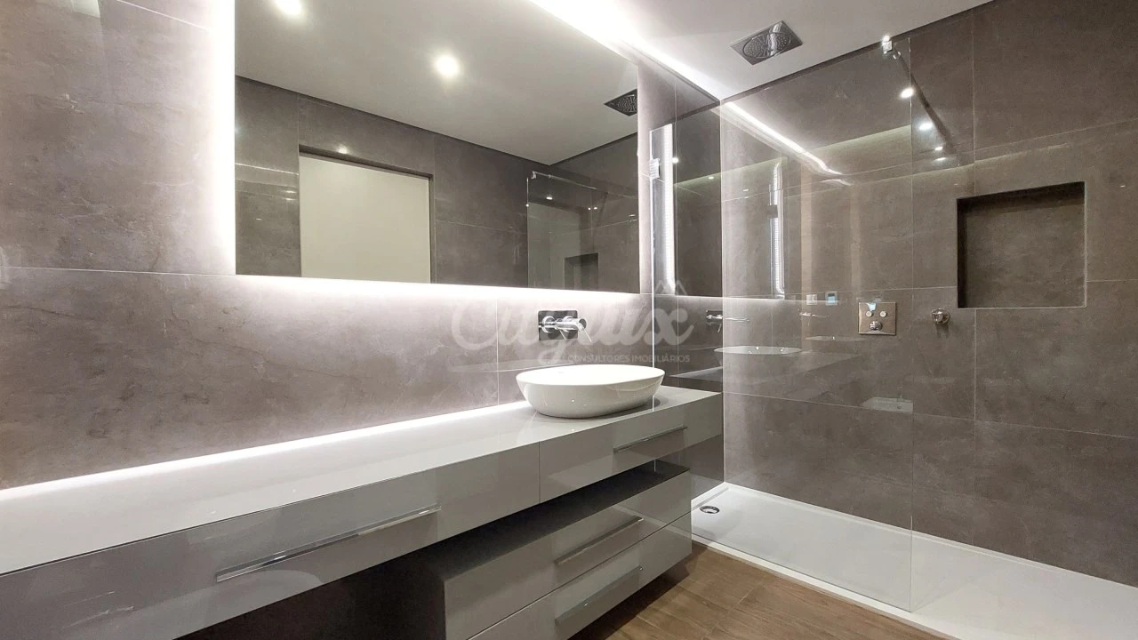 Apartamento T4 para Venda em Carcavelos e Parede Foto 29