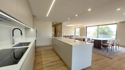 Apartamento T4 para Venda em Carcavelos e Parede