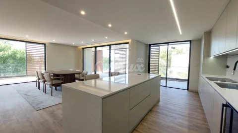 Apartamento T4 para Venda em Carcavelos e Parede