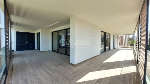 Apartamento T4 para Venda em Carcavelos e Parede